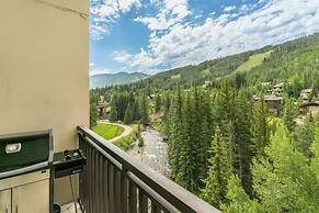 Spacious 3 Bedroom Condo in Lionshead Village - 100 Yards to Lift, Poo