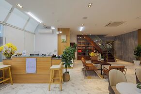 Amana Hotel & Residences