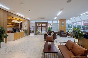 Amana Hotel & Residences