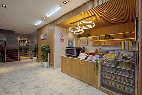 Amana Hotel & Residences