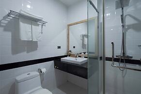 Amana Hotel & Residences