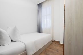 Amana Hotel & Residences