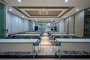 Amana Hotel & Residences