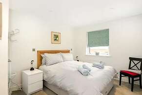 Cosy 3 Bedroom Home  Bicester Village