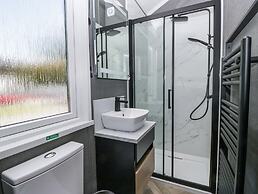 Woof Luxury Family Pod