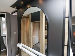 Lingy Luxury Family Pod