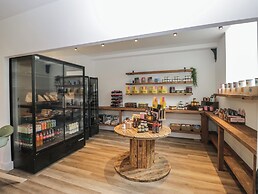 Hodge Luxury Pod