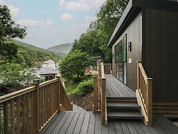 Hodge Luxury Pod
