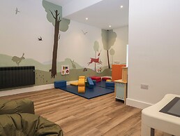Hodge Luxury Pod