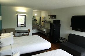 Blue Way Inn & Suites By Jasper Beeville