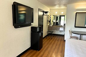 Blue Way Inn & Suites By Jasper Beeville