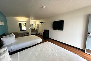 Blue Way Inn & Suites By Jasper Beeville