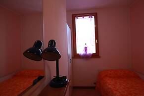 Holiday Apartment With Pool Near the Beach