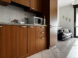 Holiday Apartment With Pool Near the Beach