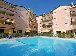 Holiday Apartment With Pool Near the Beach