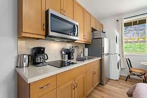 @marbella Lane - Blissful Studio in Makaha