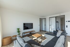 Spacious Apartment With 3bedrooms Close to the sea