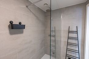 Spacious Apartment With 3bedrooms Close to the sea