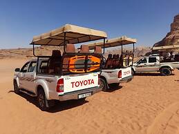 Rum moonlight luxury camp