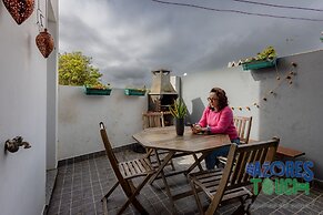 Olis House in Angra do Hero smo