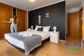 Olis House in Angra do Hero smo