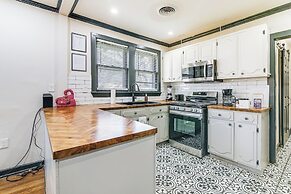 4 Mi to Beale Street & Fedexforum: Home w/ Yard!