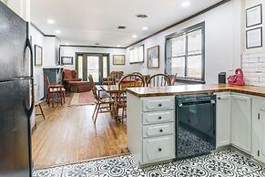 4 Mi to Beale Street & Fedexforum: Home w/ Yard!