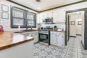 4 Mi to Beale Street & Fedexforum: Home w/ Yard!