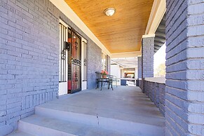 4 Mi to Beale Street & Fedexforum: Home w/ Yard!