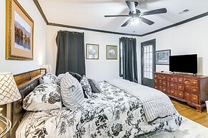 4 Mi to Beale Street & Fedexforum: Home w/ Yard!