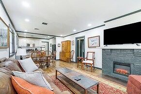 4 Mi to Beale Street & Fedexforum: Home w/ Yard!