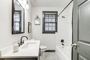 4 Mi to Beale Street & Fedexforum: Home w/ Yard!