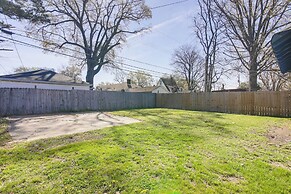 4 Mi to Beale Street & Fedexforum: Home w/ Yard!