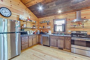 Couple's Retreat: Mtn-view Cabin in Blue Ridge!