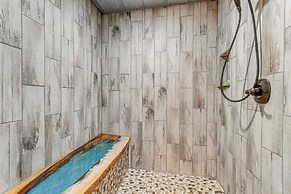 Couple's Retreat: Mtn-view Cabin in Blue Ridge!