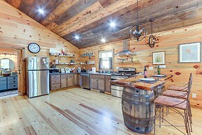 Couple's Retreat: Mtn-view Cabin in Blue Ridge!