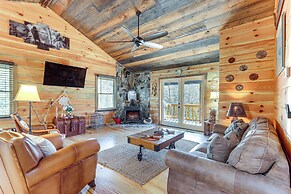 Couple's Retreat: Mtn-view Cabin in Blue Ridge!