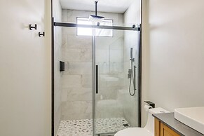 5 Mi to Bear Lake State Park: Home w/ Deck