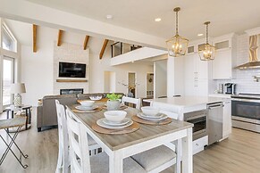 5 Mi to Bear Lake State Park: Home w/ Deck