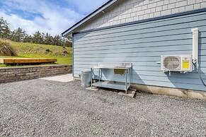 3 Mi to Beach: Oregon North Coast Retreat