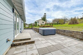 3 Mi to Beach: Oregon North Coast Retreat