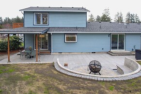 3 Mi to Beach: Oregon North Coast Retreat