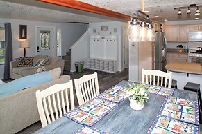 3 Mi to Beach: Oregon North Coast Retreat