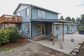 3 Mi to Beach: Oregon North Coast Retreat