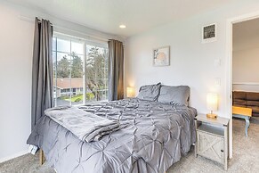 3 Mi to Beach: Oregon North Coast Retreat