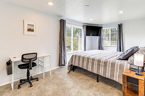 3 Mi to Beach: Oregon North Coast Retreat