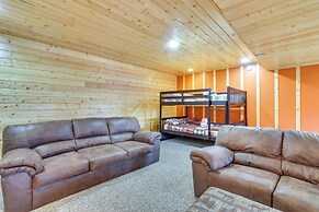 1 Mi to Lake Henry: Peaceful Poconos Cabin!