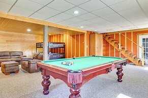 1 Mi to Lake Henry: Peaceful Poconos Cabin!