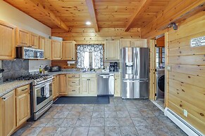 1 Mi to Lake Henry: Peaceful Poconos Cabin!