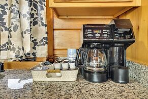 1 Mi to Lake Henry: Peaceful Poconos Cabin!